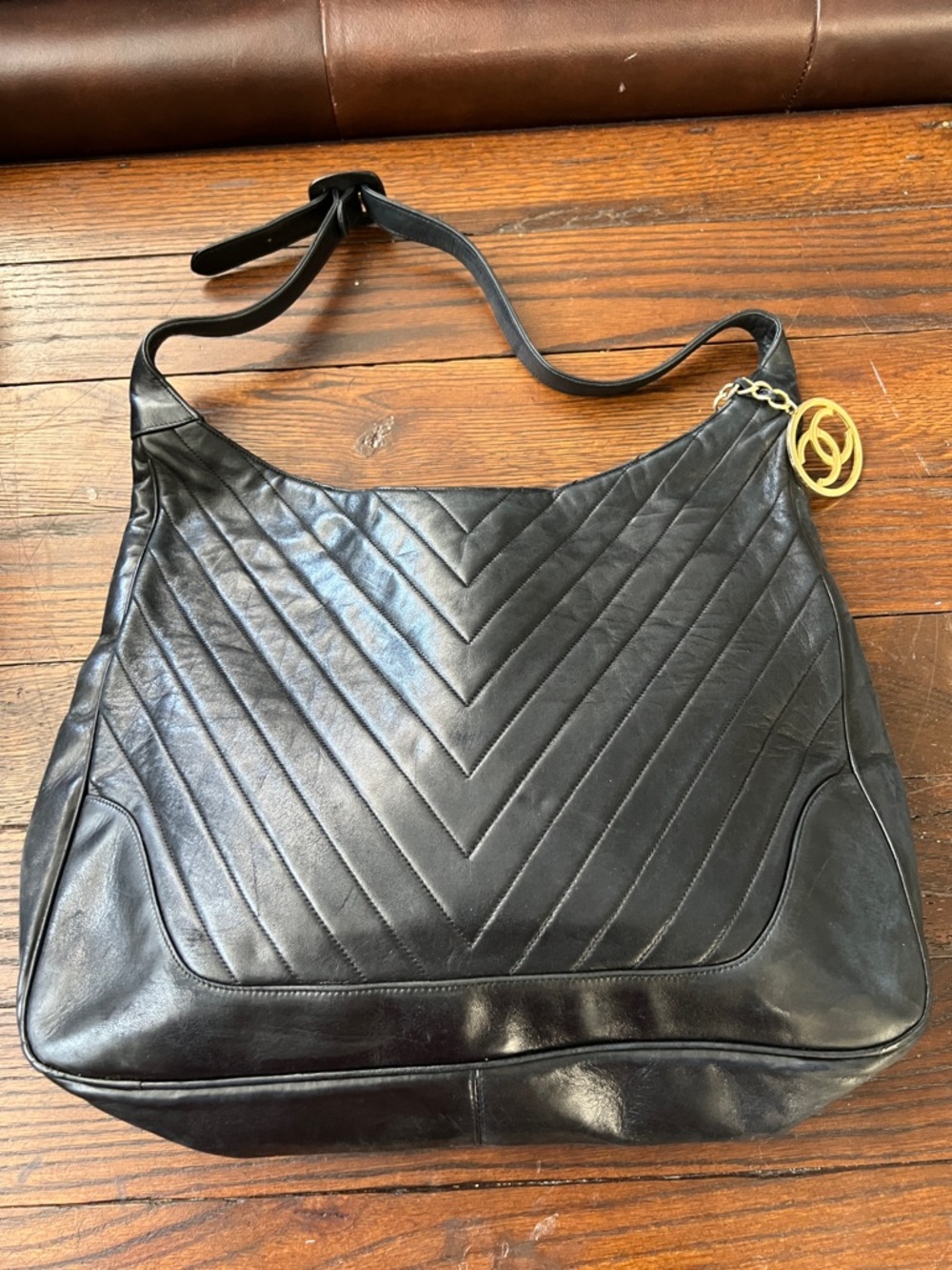 CHANEL CHEVRON VINTAGE TOTE HOBO BAG - Picture 11 of 13